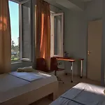 2 Bedrooms Qerret غوليم