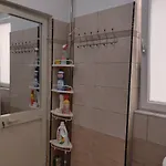2 Bedrooms Qerret غوليم