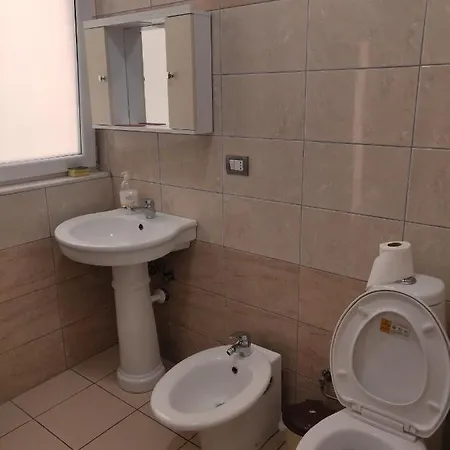 2 Bedrooms Qerret