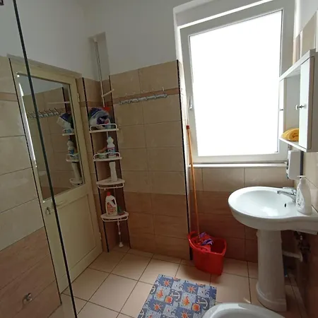 Apartment 2 Bedrooms Qerret